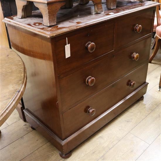A Victorian mahogany chest of drawers W.105cm